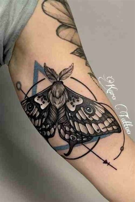 Tattoo Lover’s Favorite – Moth Tattoo Guide (With。